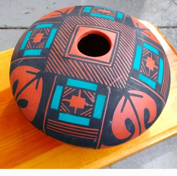 Acoma Seedpot Pottery Vase - Picture 5 of 7